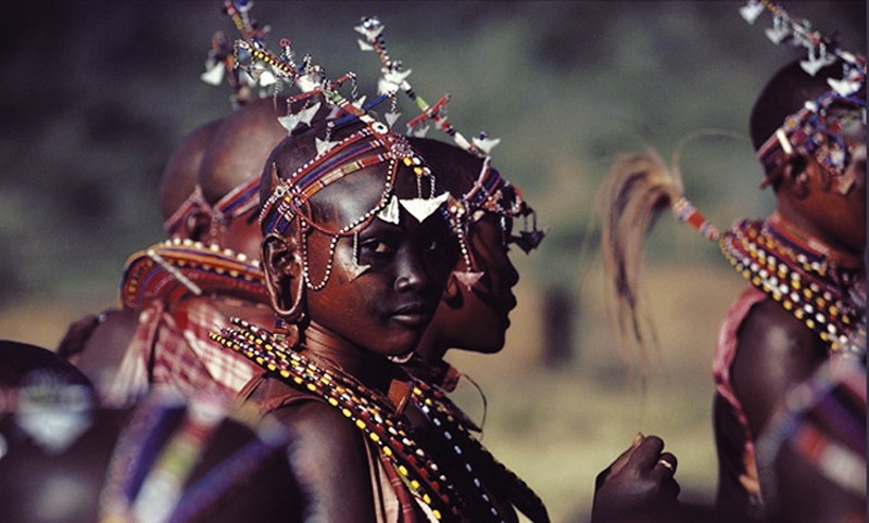 Masai Girls di A. Fisher e Carol Beckwith, in Passages. Photography in Africa, Museo di Scienze naturali di Torino