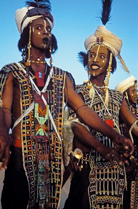 Woodabe dancers di A. Fisher e C. Beckwith in Passages. Photography in Africa, Museo di Scienze naturali di Torino