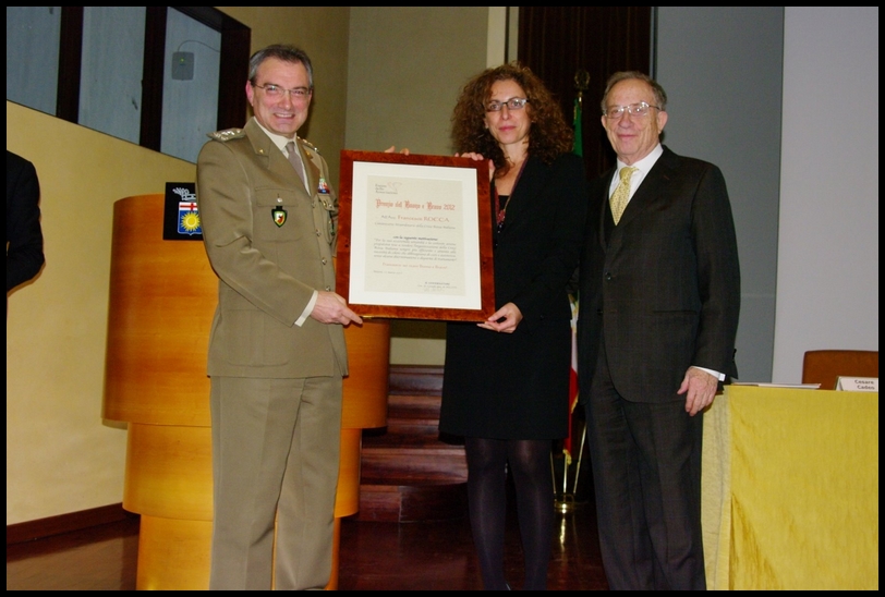 Il premio dell’Avv. Rocca lo ha ritirato la Dott.ssa Patrizia Ravaioli, Direttore Generale della Croce Rossa Italiana