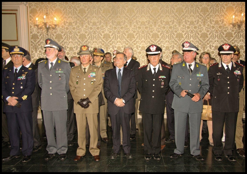 Il folto gruppo delle personalità intervenute alla manifestazione.