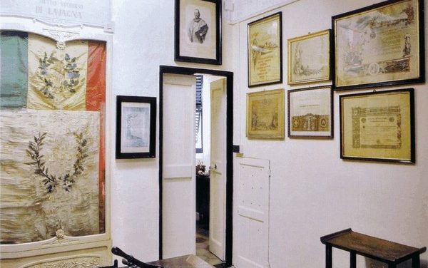 FINO A 9 APRILE LA MOSTRA  DI MARIO CRESCI  SULLE SOCIETA’ DI MUTUO SOCCORSO–ANNALORO Giada