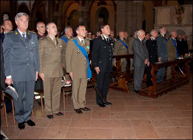 4 MAGGIO 2012 – MESSA PER ONORARE I CADUTI DI TUTTE LE GUERRE DELL’ESERCITO ITALIANO-BRUNA ROSCO Principia