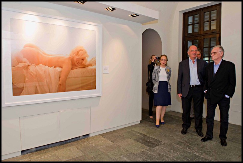 Isabelle Maeght Amm. della Fondazione “Marguerite et Aimé Maeght, il Presidente della Regione Augusto Rollandin e il Fotografo Bert Stern.