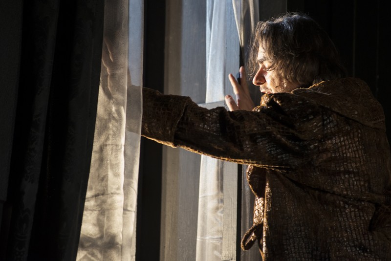 TEMA DELLA RELAZIONE PADRE E FIGLIO IN “AMLETO” AL GOBETTI TORINO-FIORA Giacomo