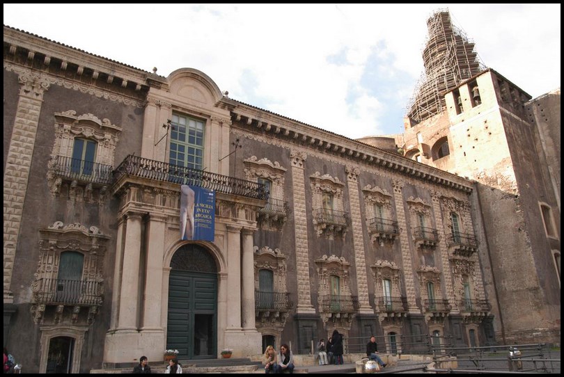 Monastero dei Benedettini, sede della  Facoltà  di Lettere e Lingue  © Comune di Catania  