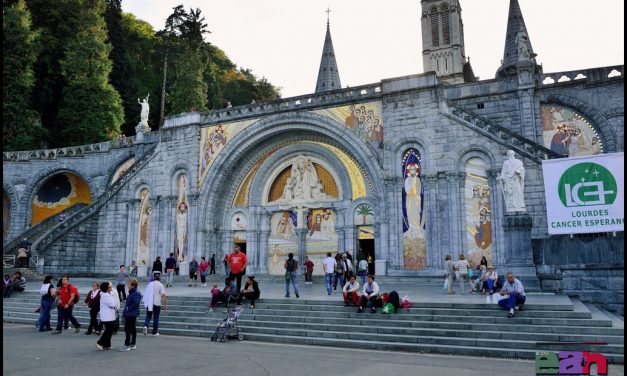 APPUNTAMENTO A LOURDES-Maura MAFFEI