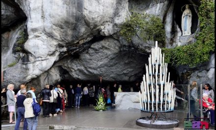 APPUNTAMENTO A LOURDES-MAFFEI Maura