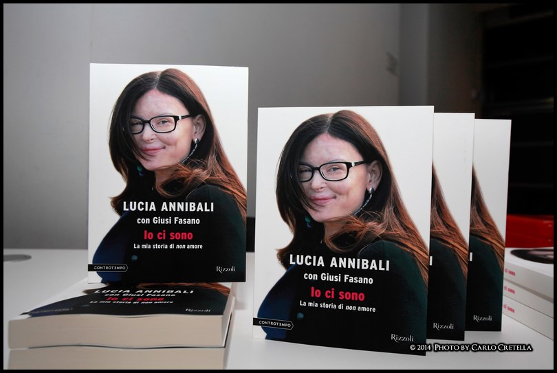 LUCIA  ANNIBALI  CON  “IO CI SONO – LA MIA STORIA DI NON AMORE”-MAGNATI Roberta
