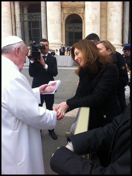 UN DONO PER PAPA FRANCESCO NEL GIORNO DEL SUO COMPLEANNO – Samantha MARCELLI